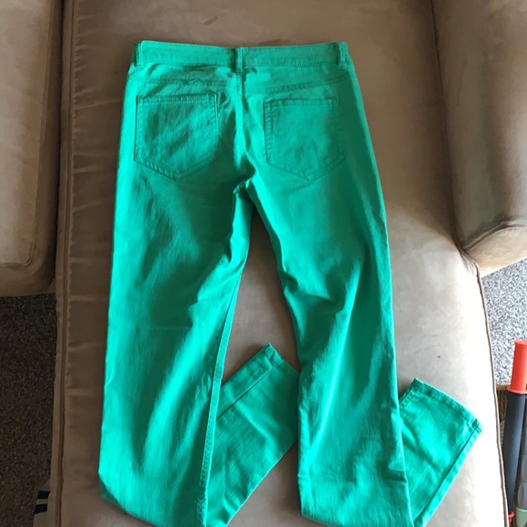 Mid rise skinny jeans from Divided. Size 8, very lightly worn. - Picture 2 of 5